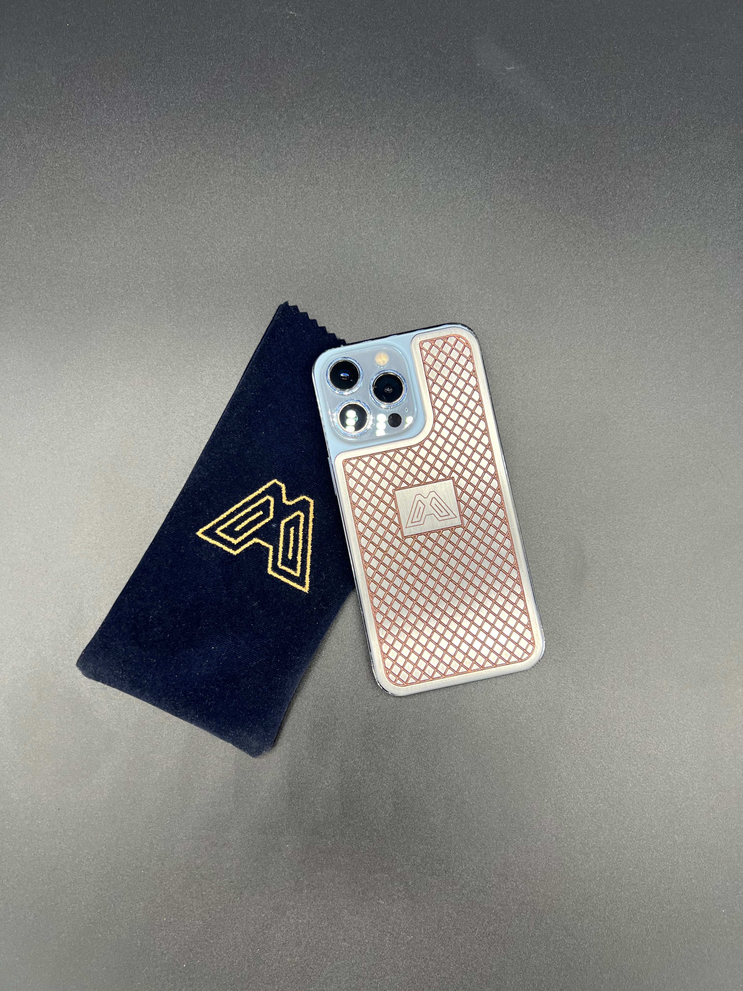iphone golden case